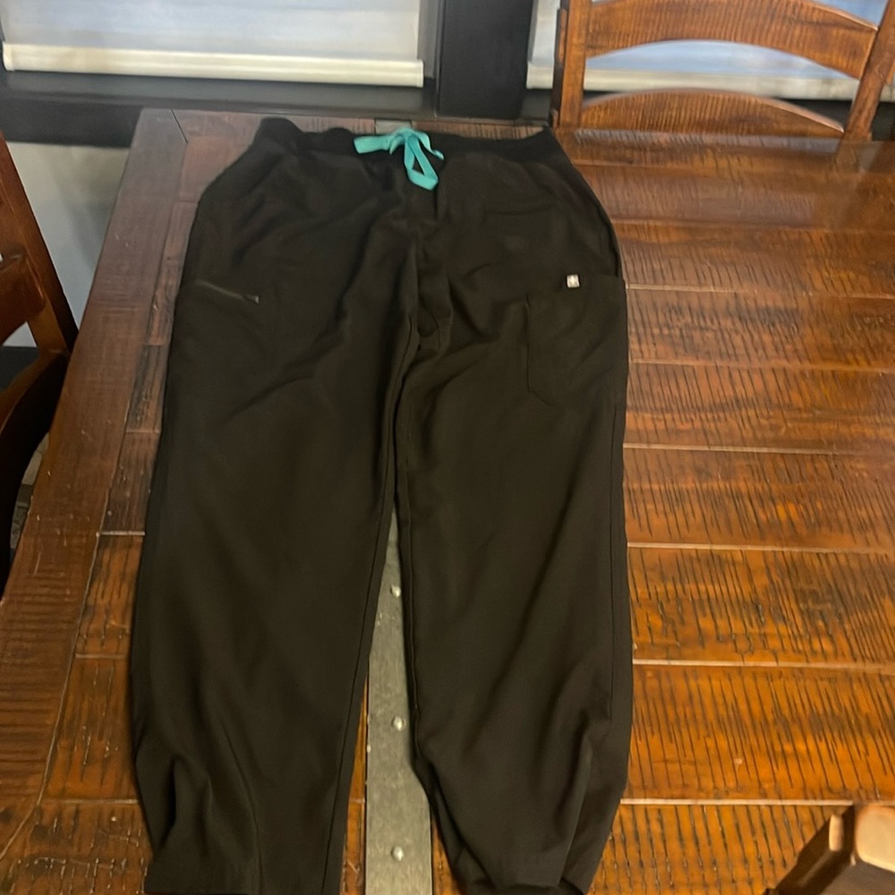 Figs large tall scrubs